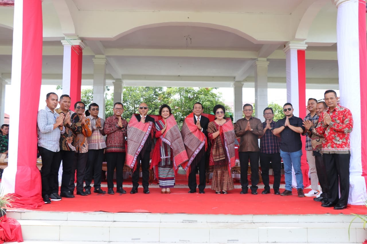 Acara Perpisahan Bupati Taput, Bupati Toba : Semoga Cita-cita Nikson Nababan Untuk Sumut Tercapai
