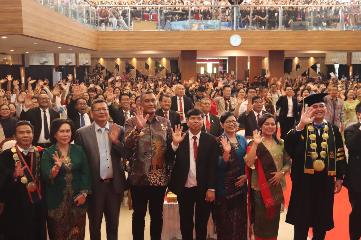 Bupati Toba Hadiri Dies Natalis Universitas HKBP Nommensen ke-71 dan Ulang Tahun HKBP ke-164