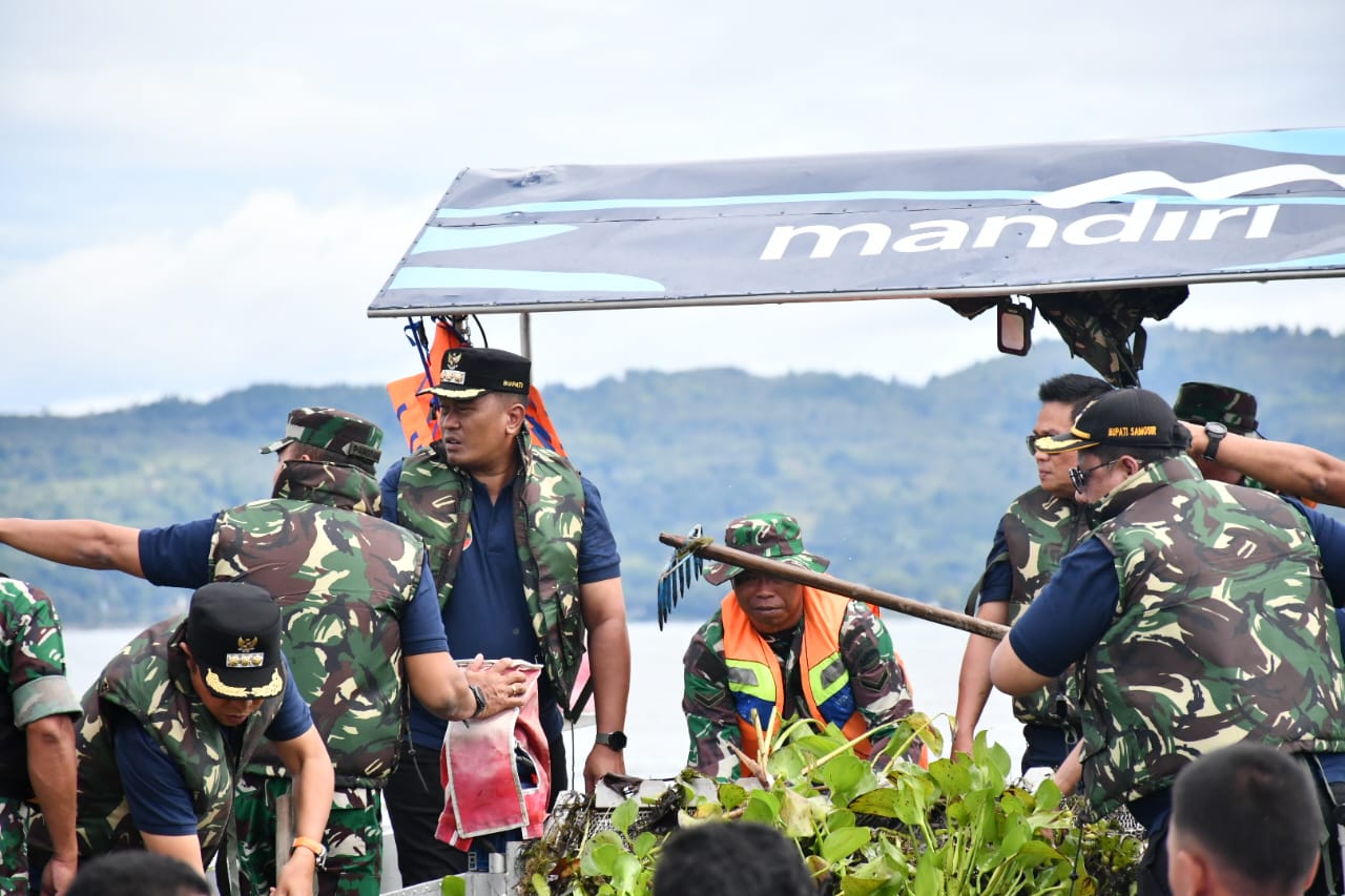 TNI Manunggal, Memelihara Danau Toba dan Pemeriksaan Kesehatan Warga