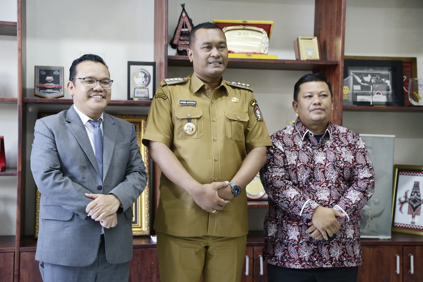 Bupati Toba Terima Audiensi STT HKBP Siantar
