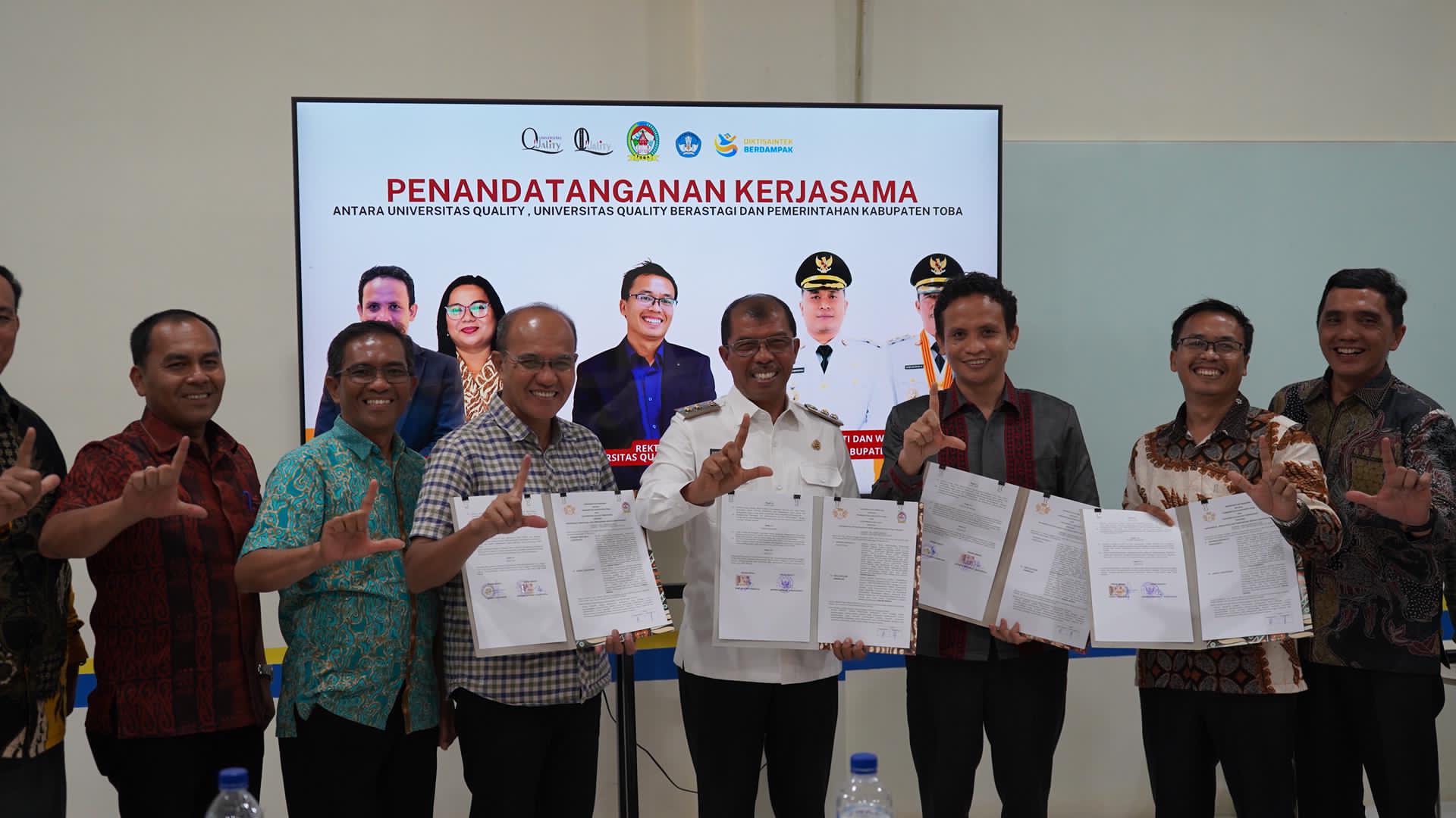 Pemkab Toba - Universitas Quality Teken MoU Tingkatkan Kualitas SDM