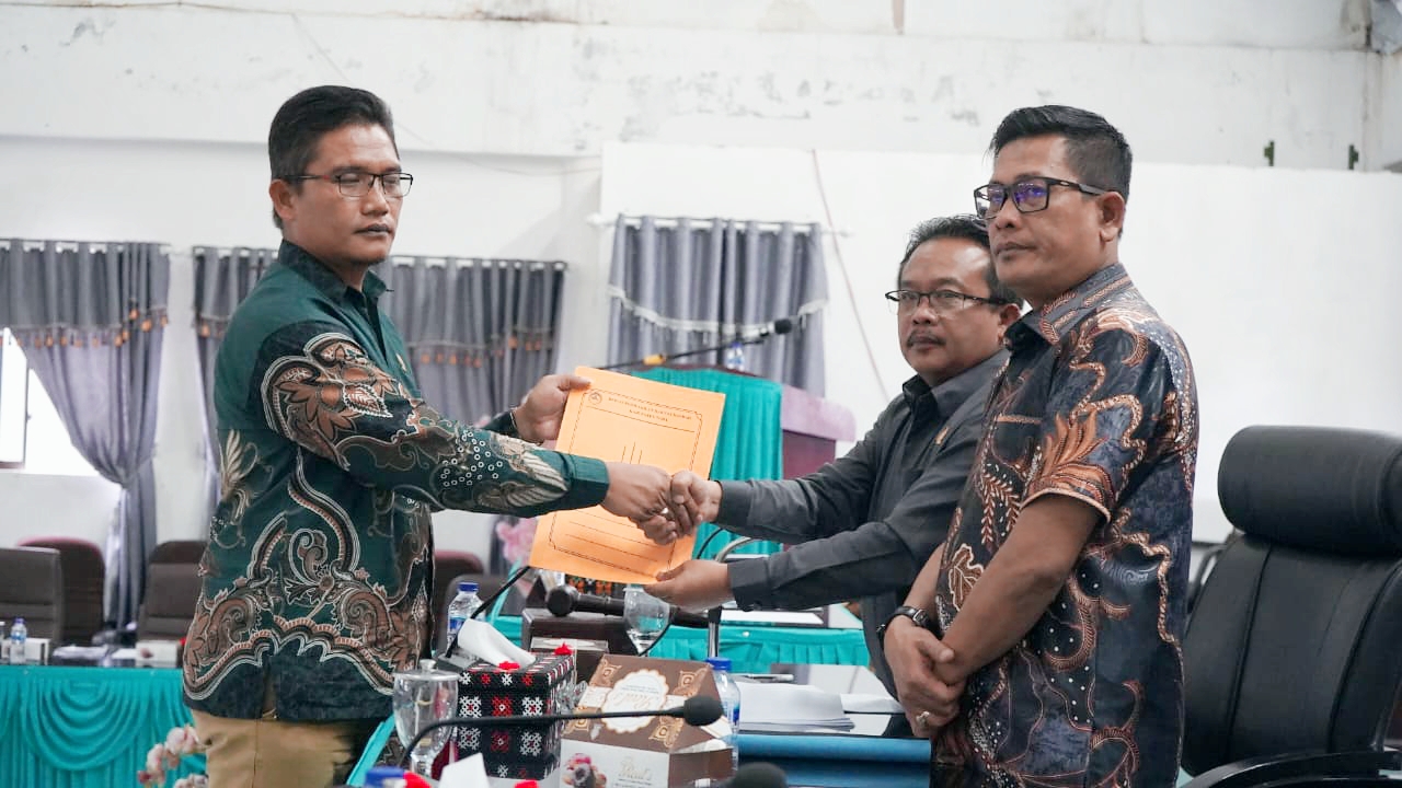 Bapemperda DPRD Toba Sampaikan Hasil Pembahasan Dengan Eksekutif Terhadap RPJMD
