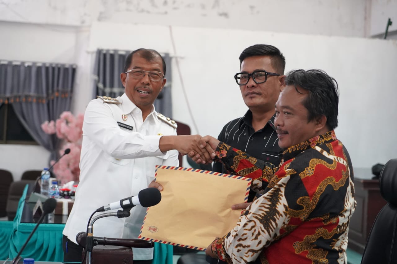 Bupati Beri Jawaban Atas Pandangan Umum Fraksi Terhadap Ranperda P-APBD 2025