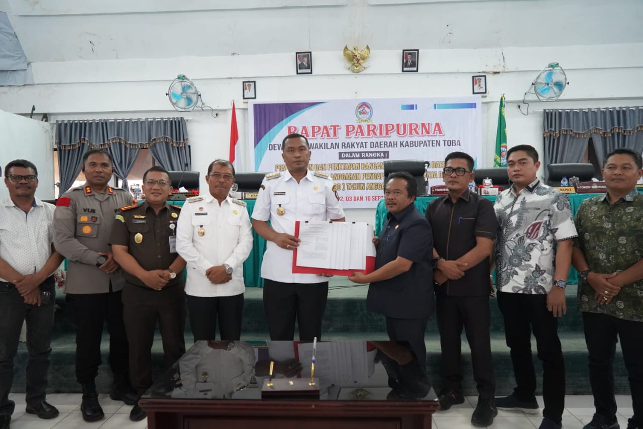 Eksekutif dan Legislatif Sahkan P-APBD Kabupaten Toba Sebesar Rp 20,4 Miliar