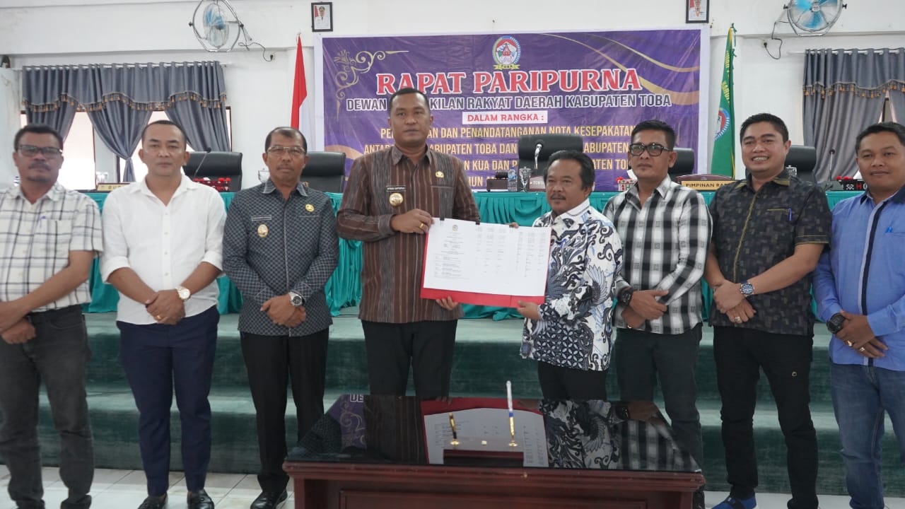 Bupati dan Pimpinan DPRD Toba Tandatangani KUA dan PPAS APBD Tahun Anggaran 2026