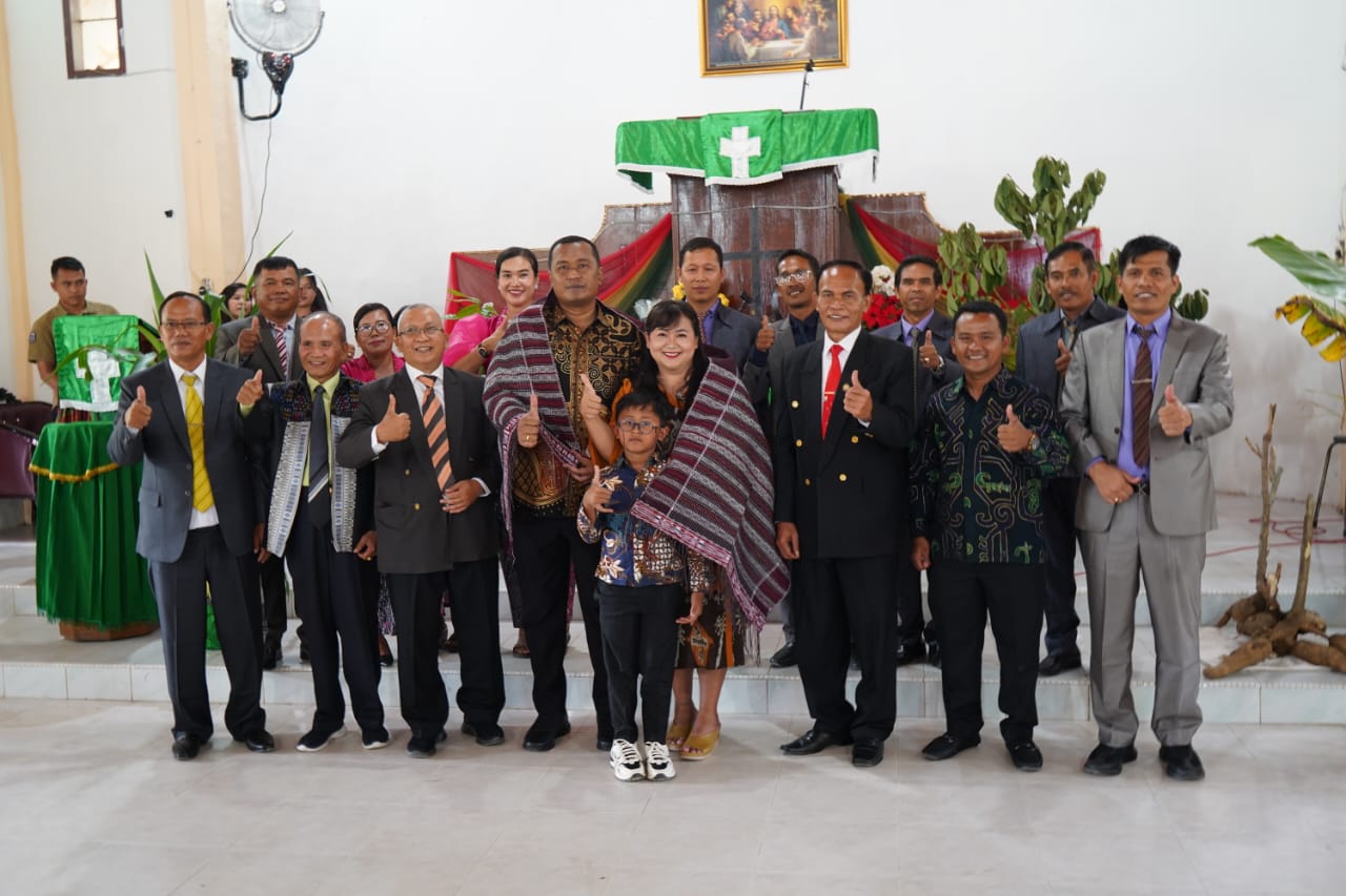 Ibadah di HKBP Narumonda Hasundutan, Bupati Kenalkan Program Kerja ke Luar Negeri