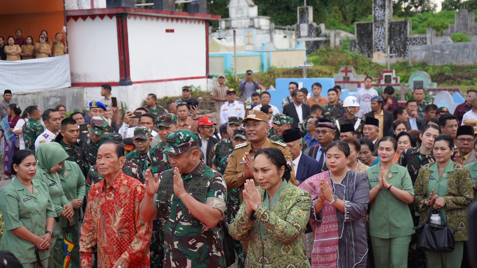 KSAD Hadir di Toba, Bupati : Terimakasih Atas Program Bakti Karya TNI AD Untuk Rakyat