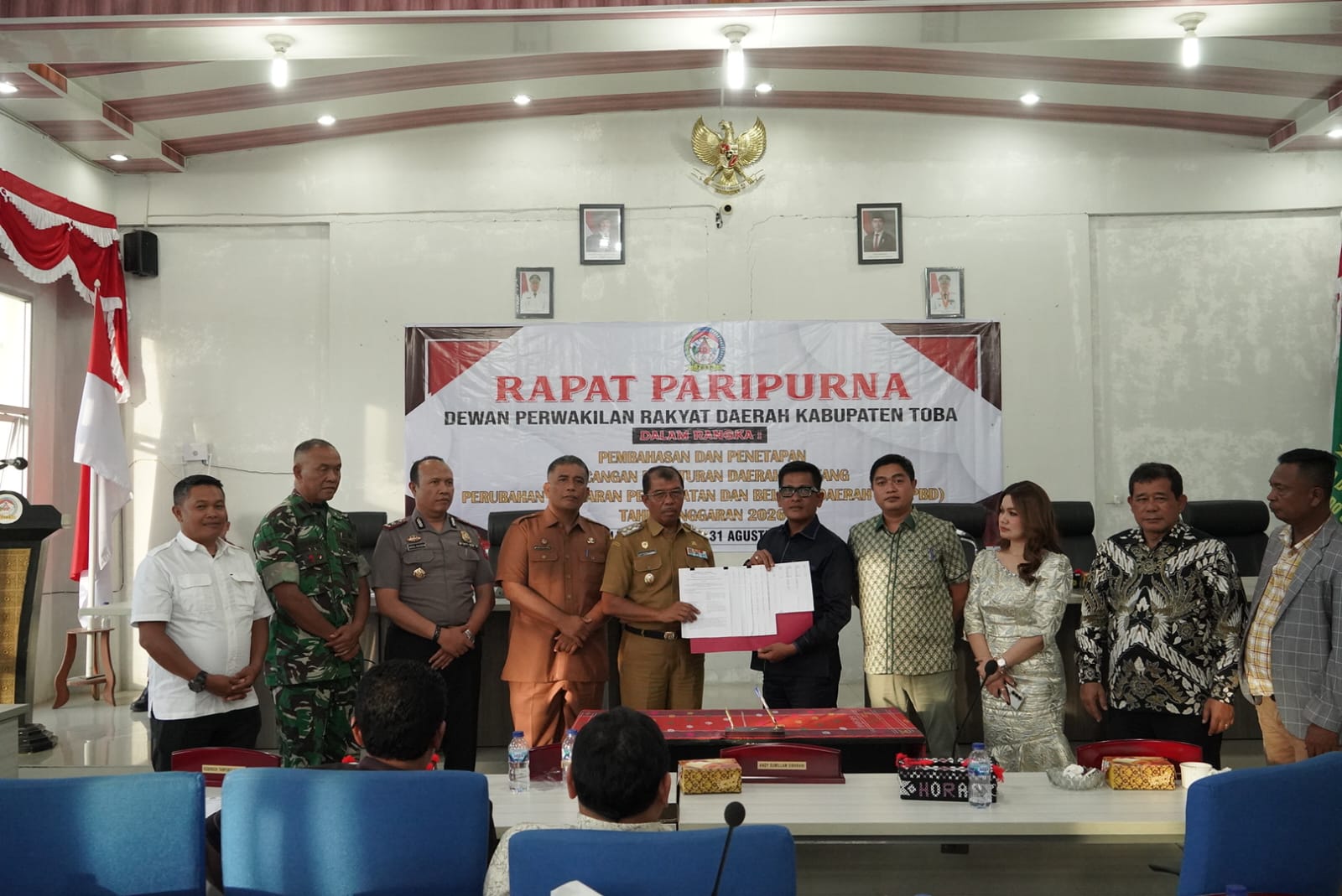 Pemkab dan DPRD Kabupaten Toba Tandatangani Persetujuan Ranperda P.APBD 2026