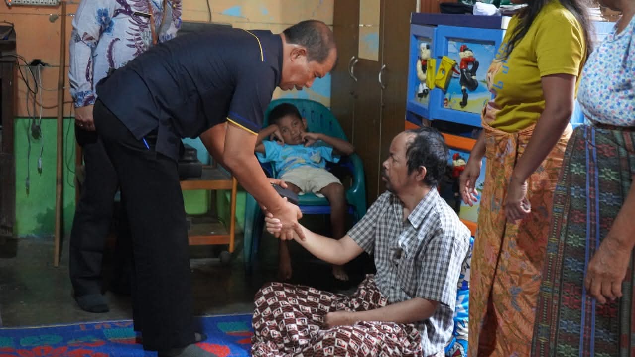 Lewat Aksi Solidaritas, Pemkab Toba Bantu Warga Kurang Mampu
