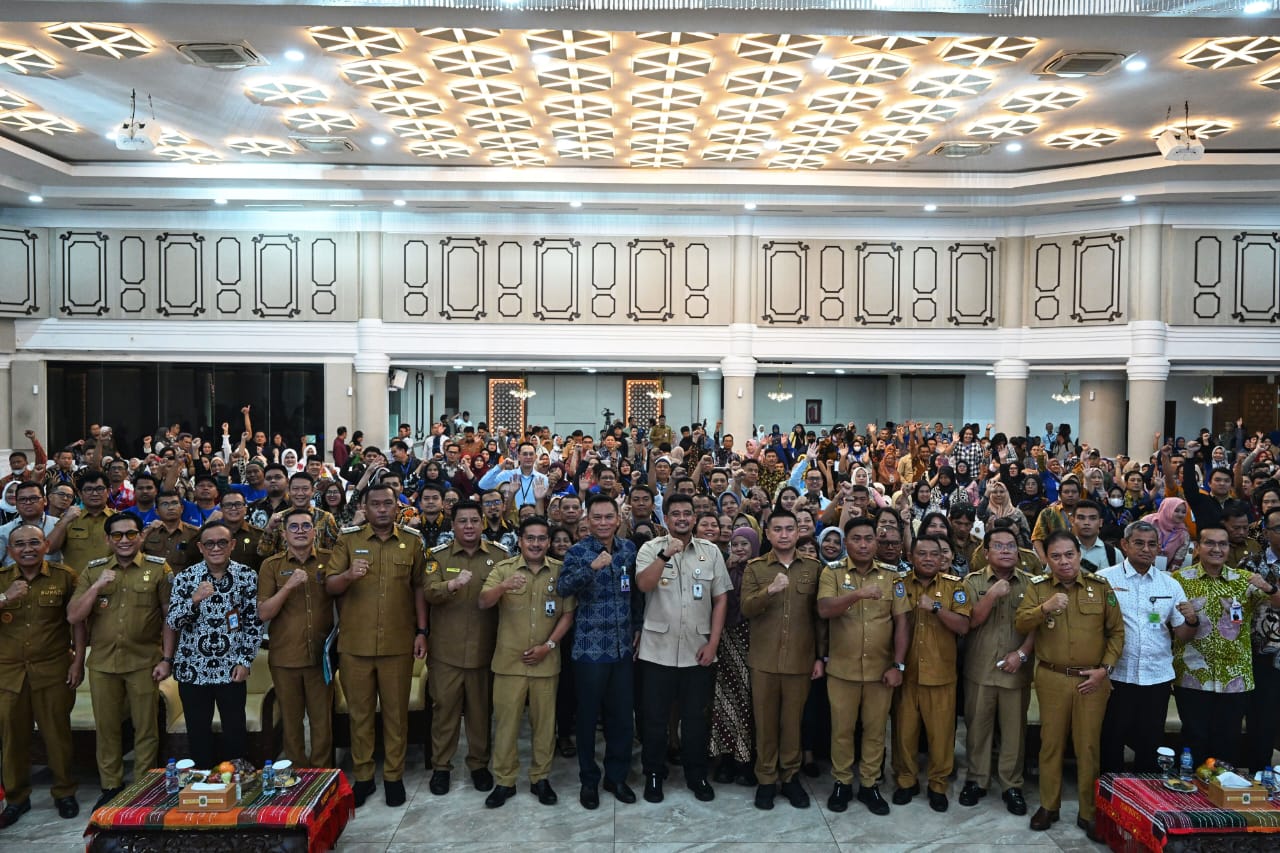 Bupati Toba Hadiri Akad Massal KUR 2025