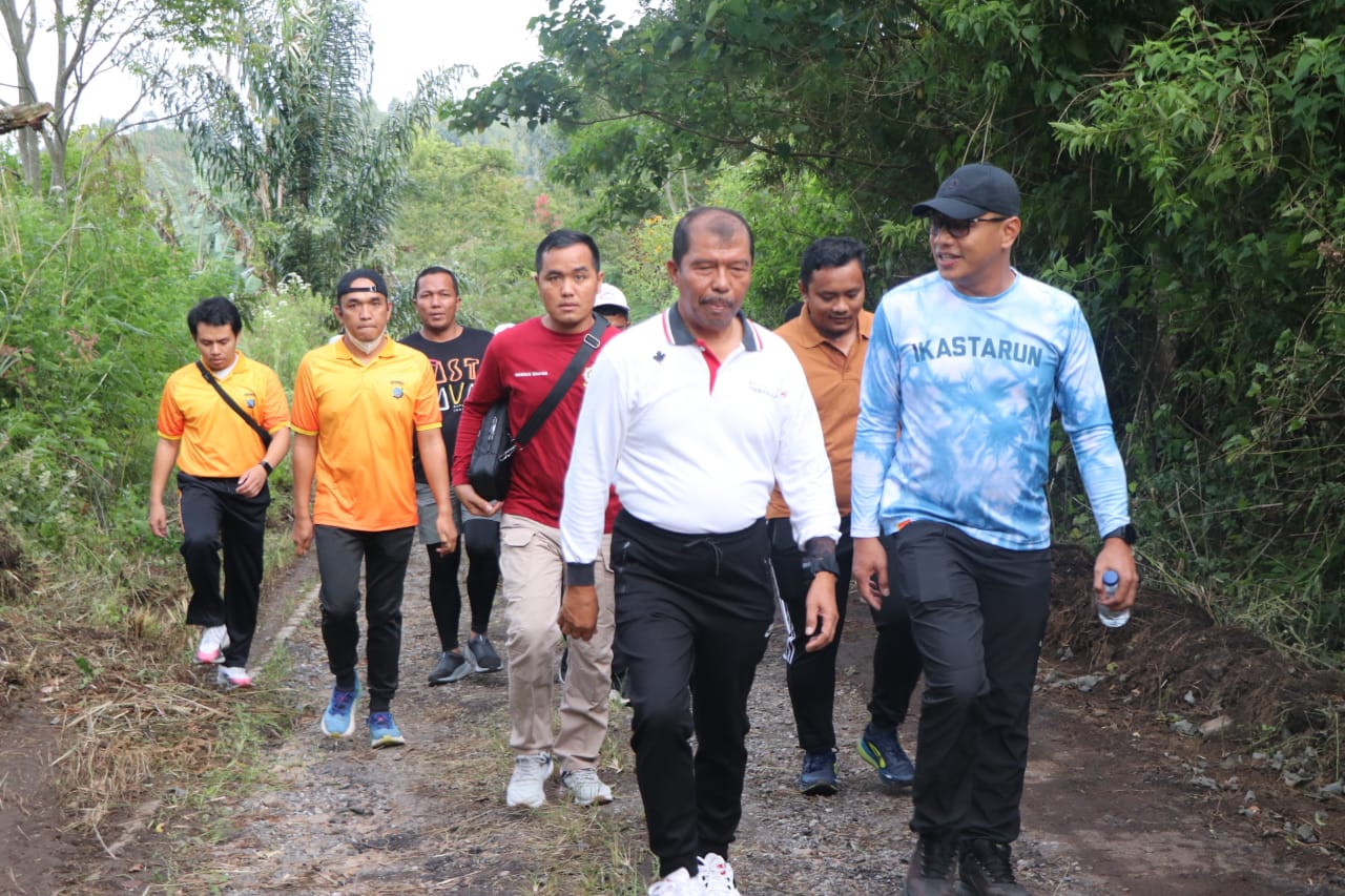 Sambut HUT ke- 26 Kabupaten Toba,Jalan Santai ke Puncak Dolok Tolong