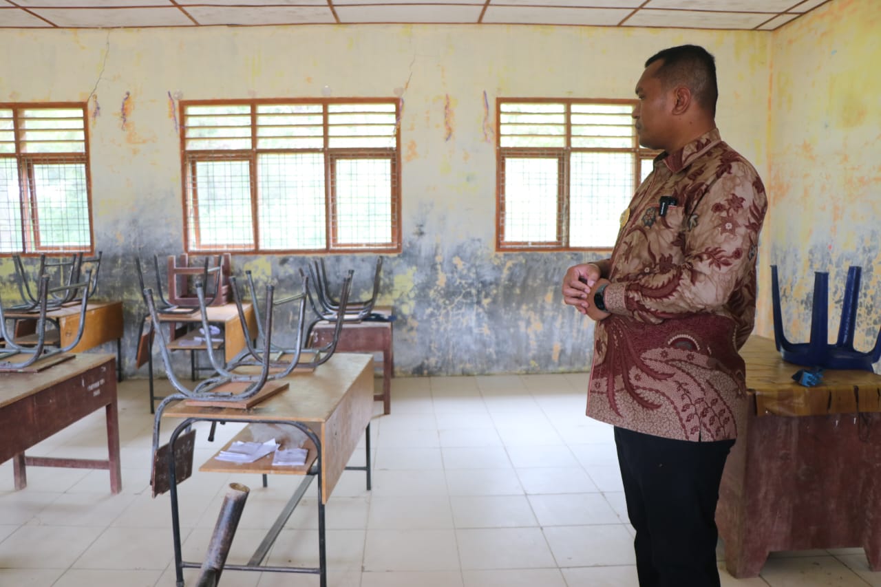 Tinjau SMP Negeri 2 Satu Atap Borbor,Bupati Toba Upayakan Perbaikan dari Dana Efisiensi