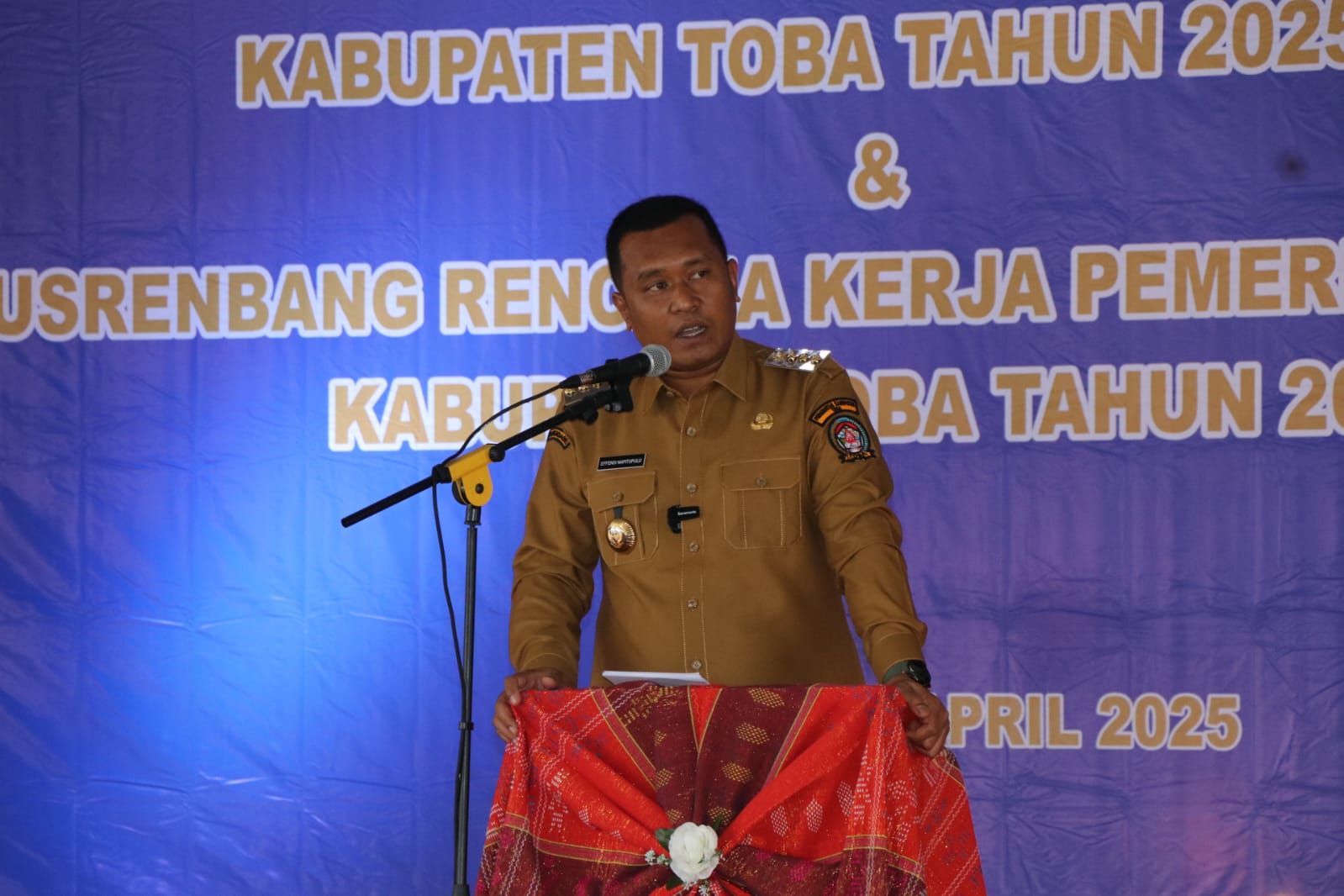 Bupati Toba Sampaikan Permohonan Bantuan Pembangunan ke Gubernur Sumut