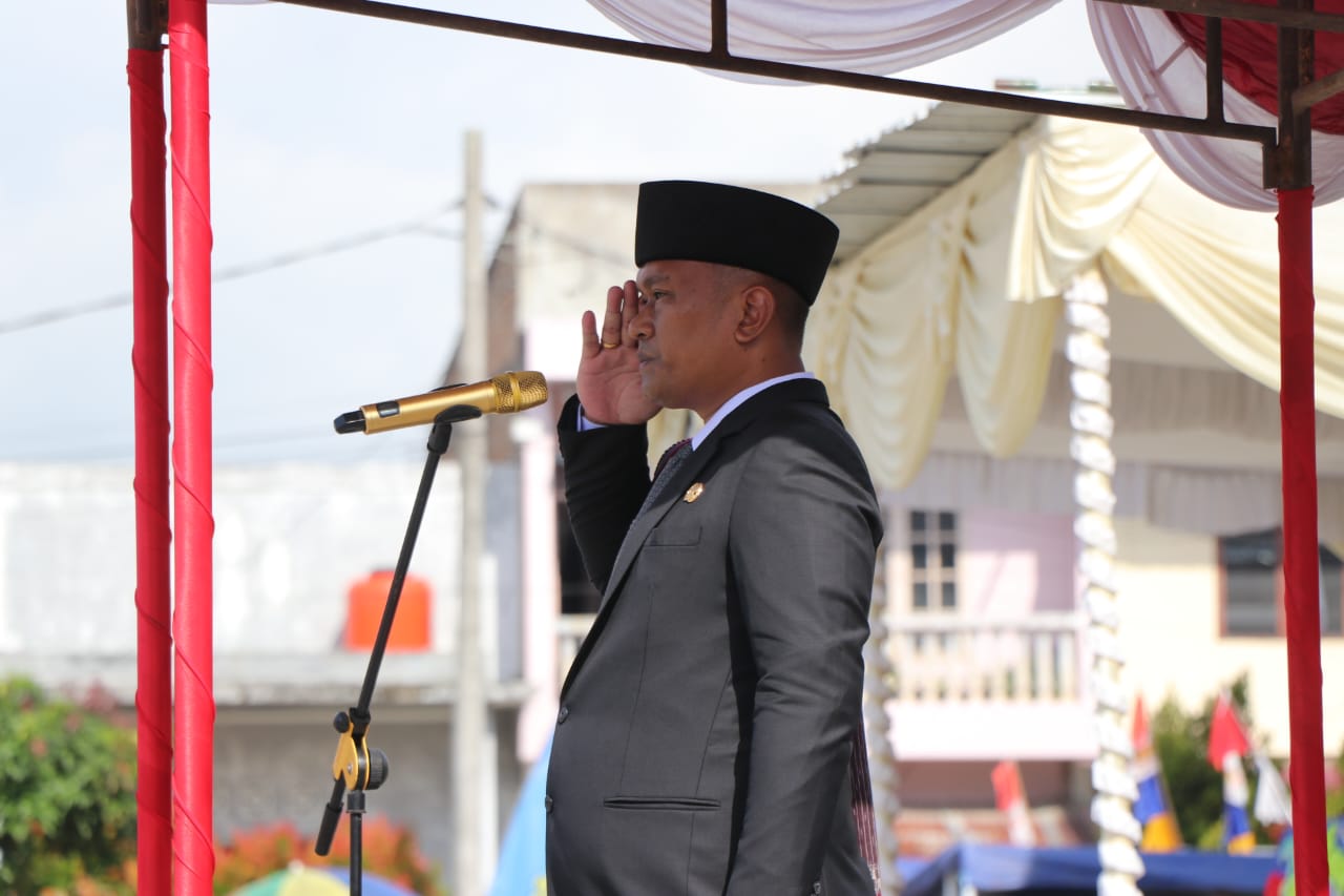 Bupati Toba Bacakan Pidato Menteri Pendidikan Dasar dan Menengah pada Upacara Hardiknas