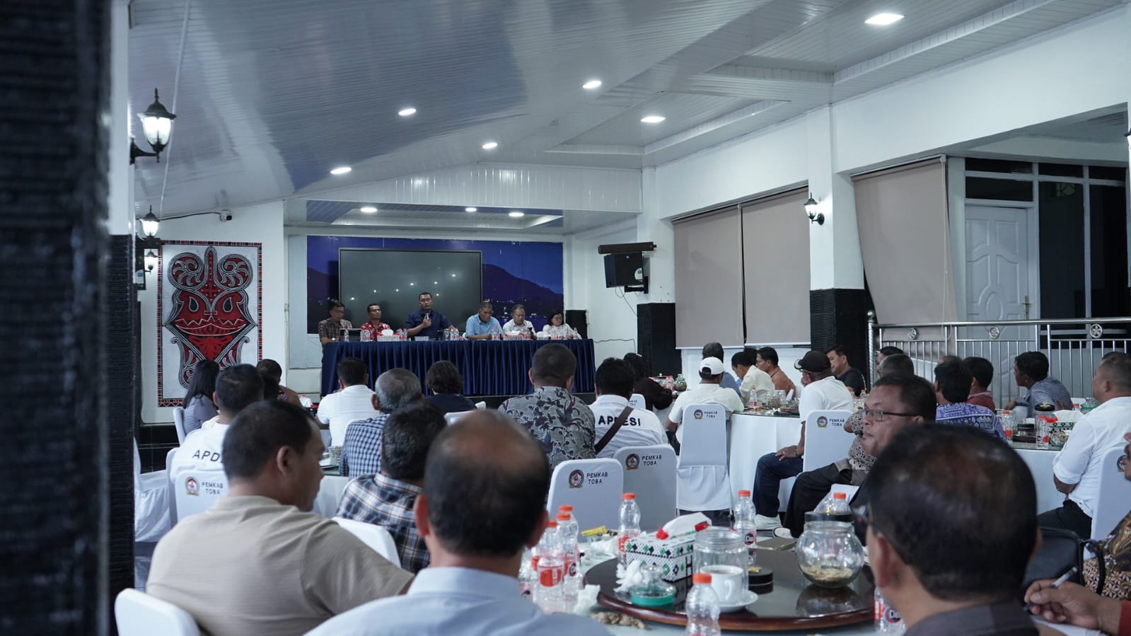 Pemkab Toba Perkuat Sinergi dengan APDESI Melalui Pertemuan Triwulan