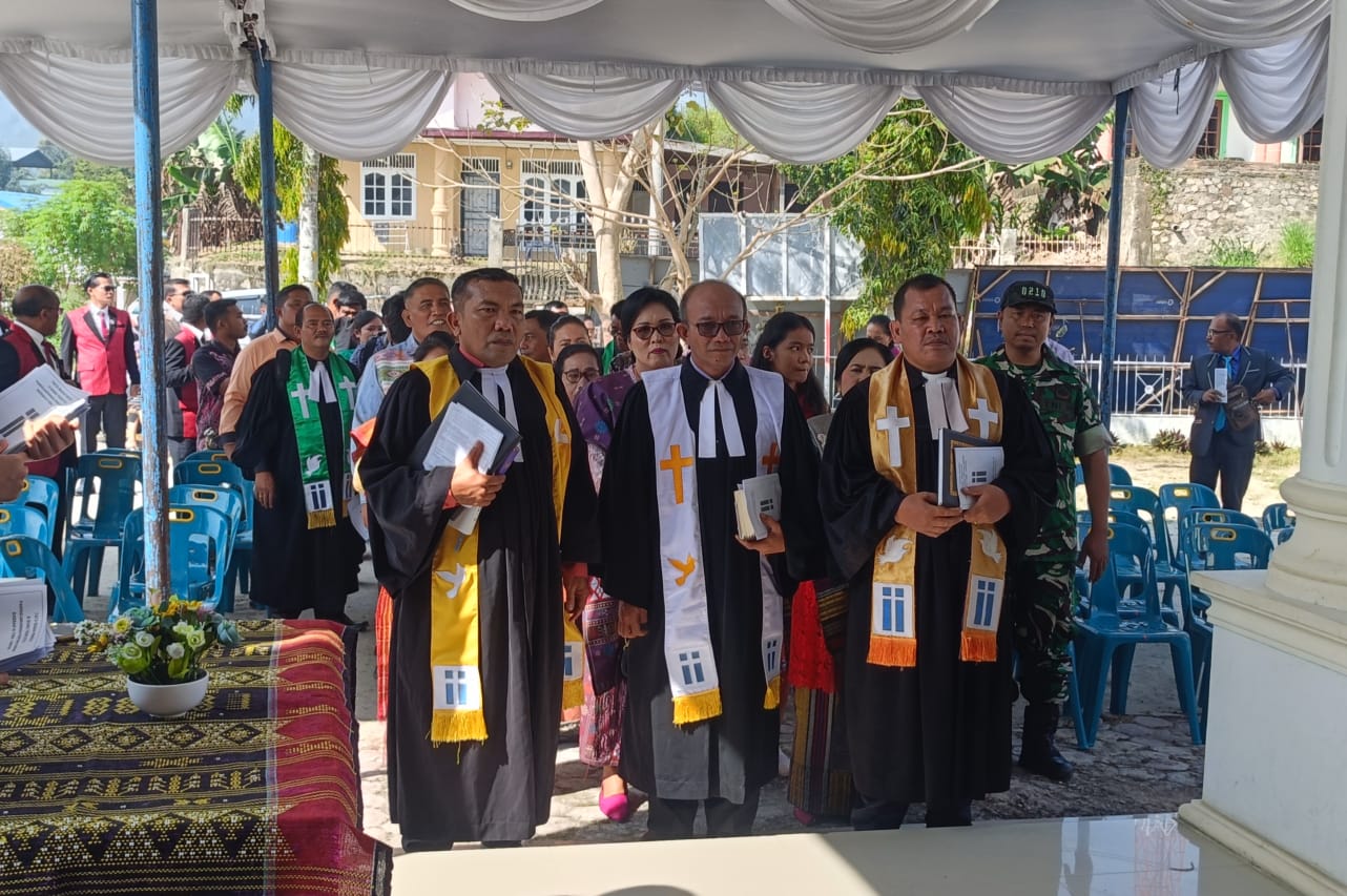 Sekda Toba Paber Napitupulu Hadiri Sertijab Praeses HKI Daerah III Toba Samosir
