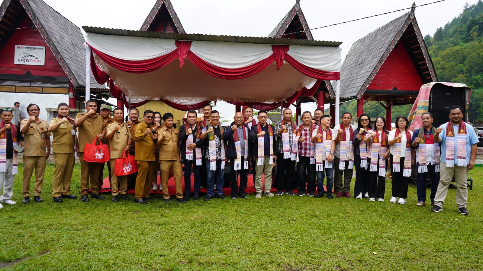 Pemko Manado Pelajari Praktik Baik Pengelolaan Pariwisata Danau Toba